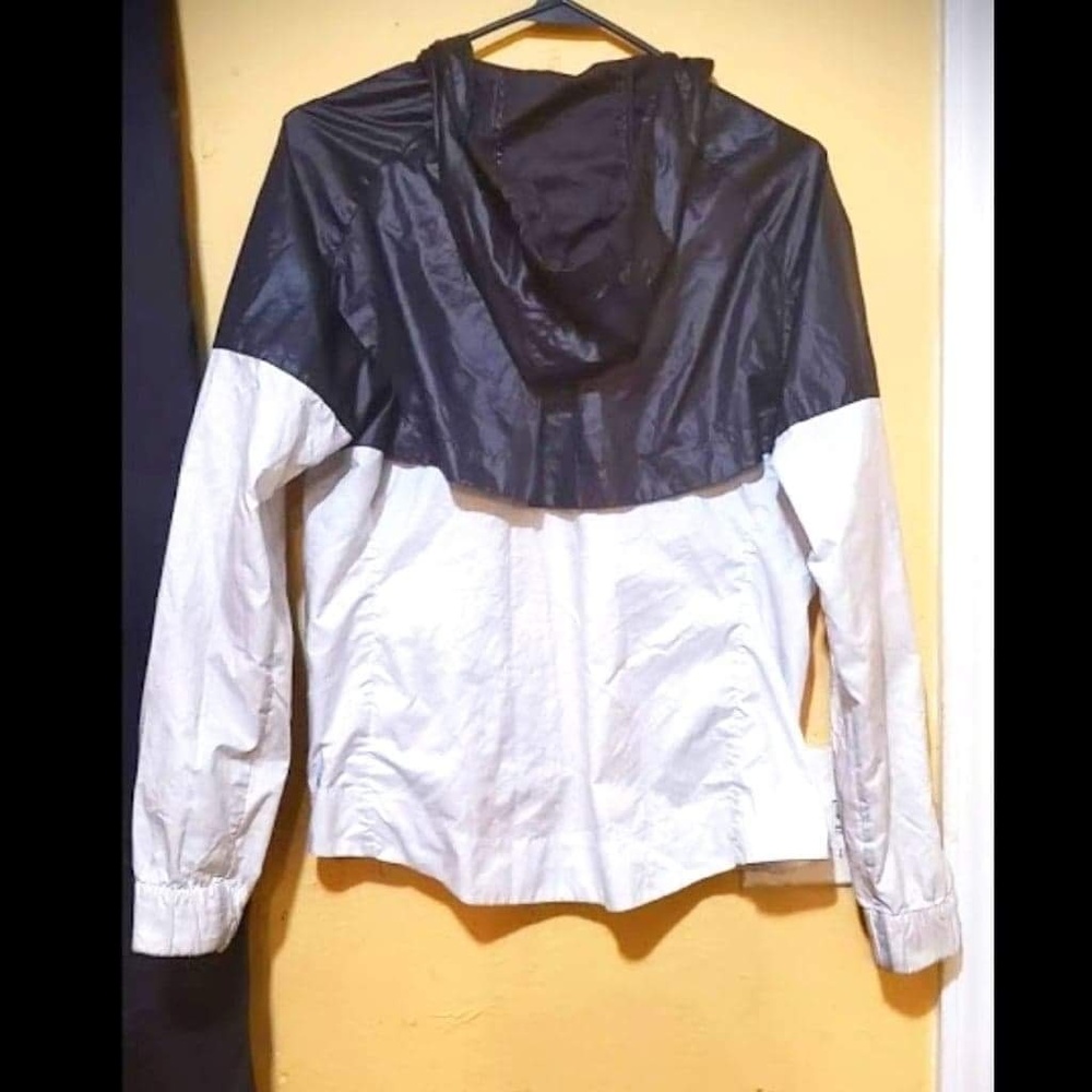 Nike - Picture 2 of 2